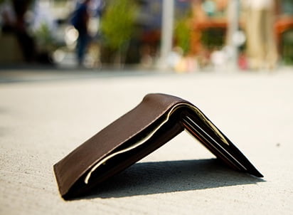 【知人の爺がクレカ入り財布を落とした】トレンド入りで話題の真相は？