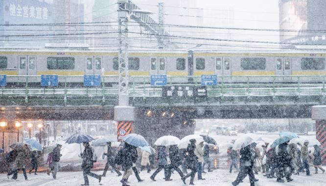 ペンギン歩きで雪道を滑らず歩く方法！プロに学ぶ真髄をチェック！