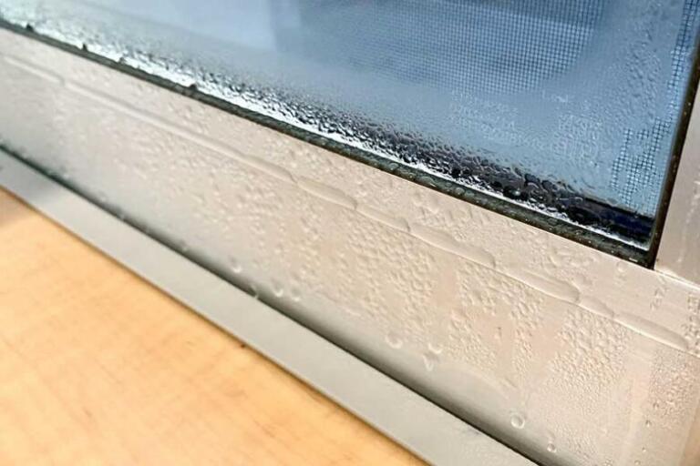 今冬対策必須！結露が起こる原因とは？対策とおすすめアイテムを紹介！